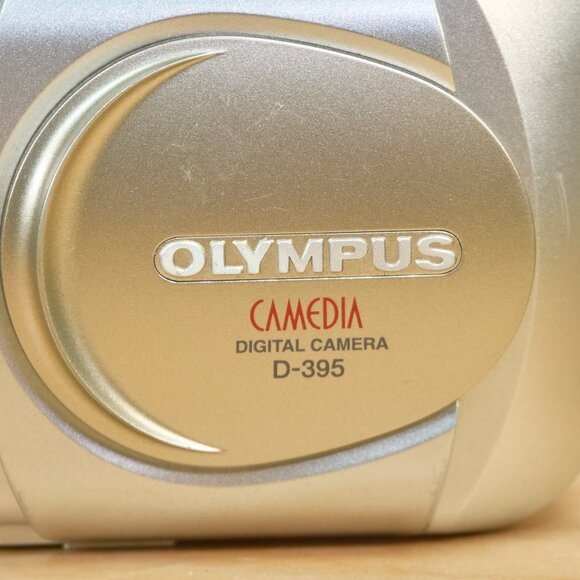 Vintage Olympus CAMEDIA D-395 Digital Camera / 3.2 MP / Compact Body / Silver - Picture 2 of 8